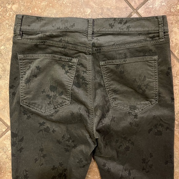 Ann Taylor The Skinny Grey w/Dark Grey Floral Print Pants/Jegging - Picture 11 of 13